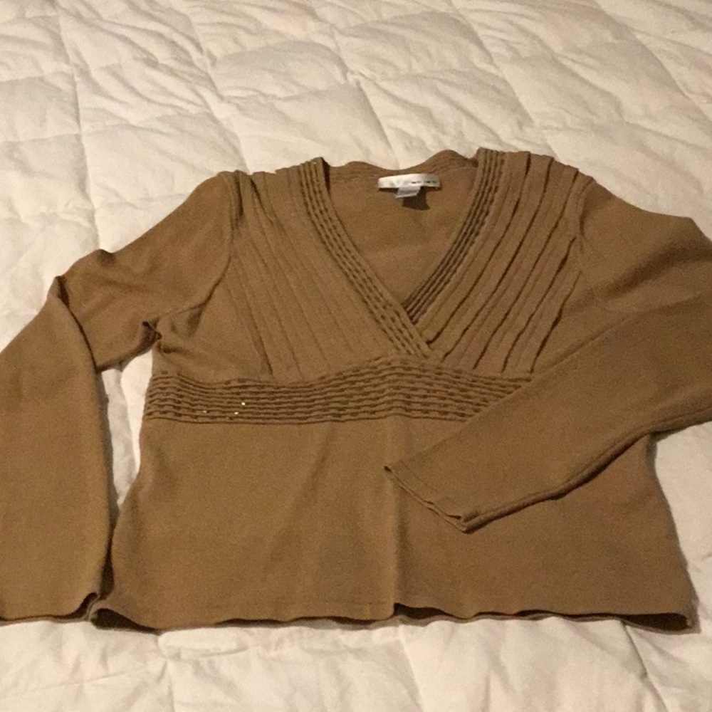 WD N Y, v neck, long sleeve sweater.  gold/ green